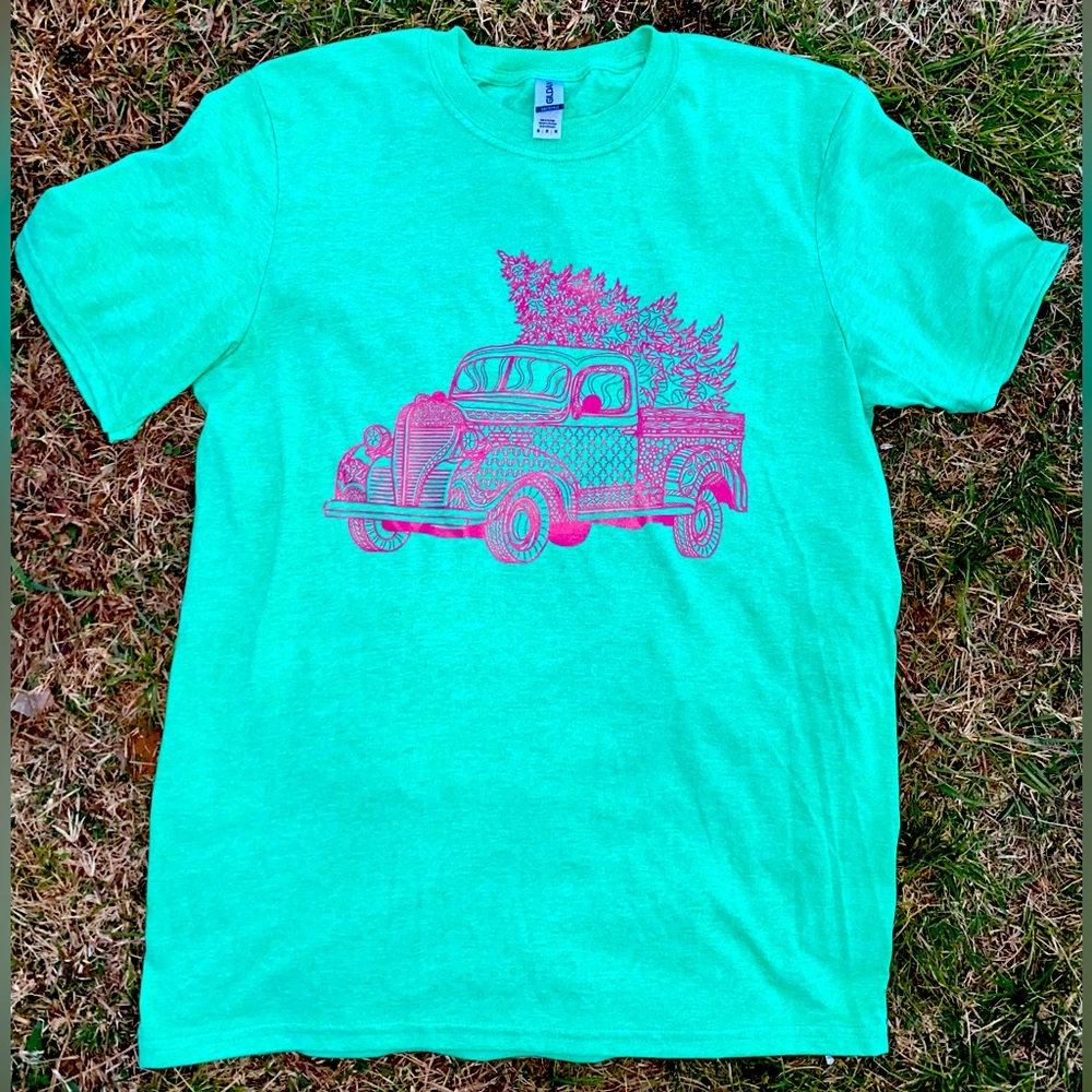 🆕Gildan Christmas Tshirt - Medium
